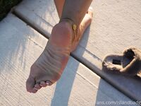 Islandbadgyaal Onlyfans pictures