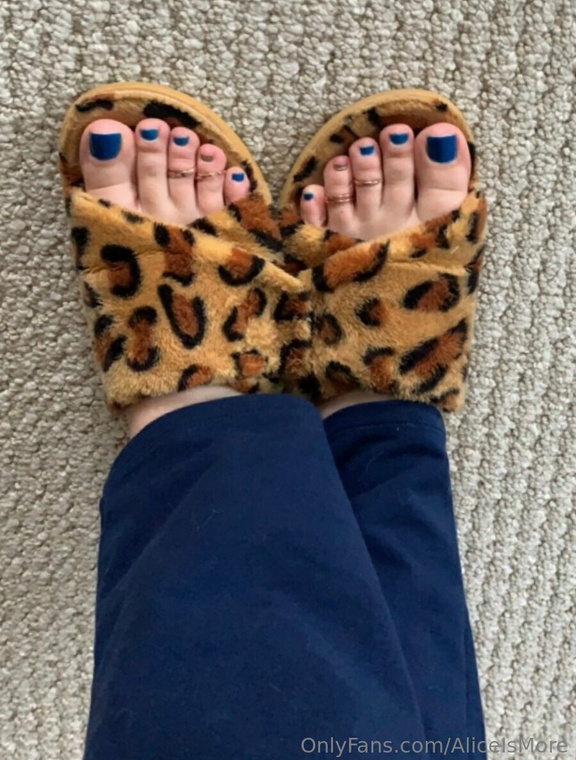 Alice Is More Onlyfans pictures