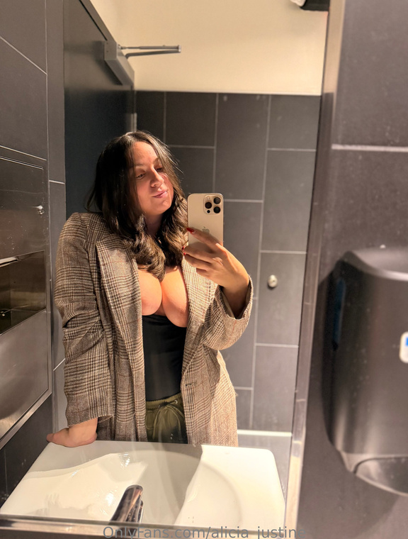 Alicia Justine Onlyfans pictures