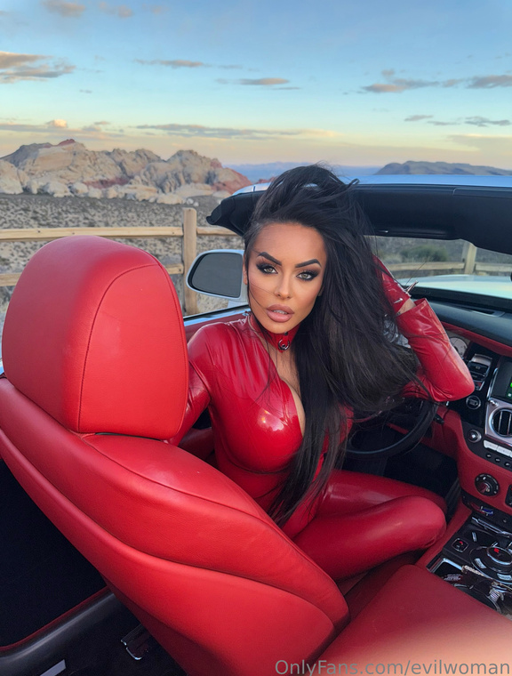 Evil Woman Onlyfans pictures