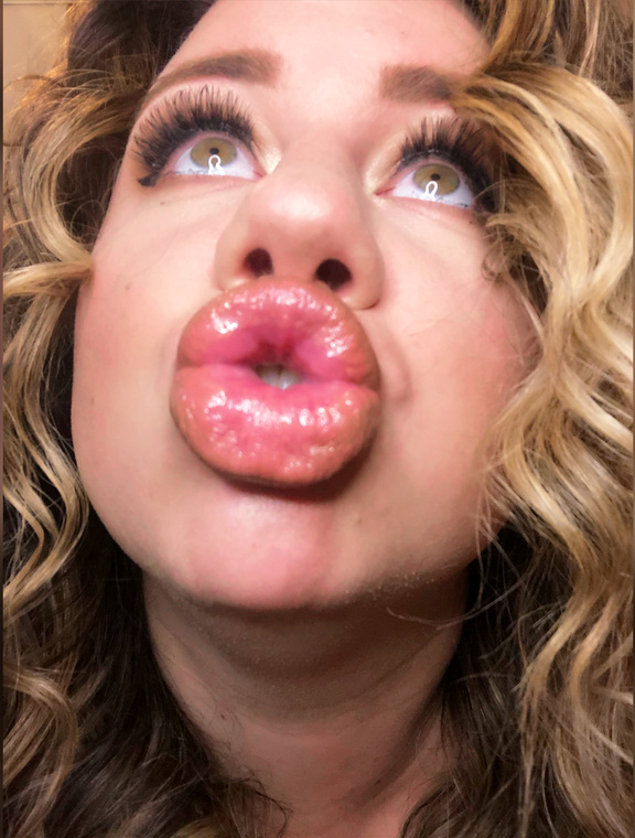 The Lipnotist  Onlyfans pictures