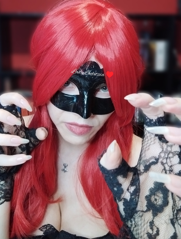 Lady Laetitzia Claws Onlyfans pictures